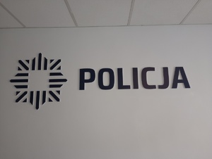 Na zdjęciu znak graficzny policji oraz napis policja.