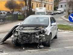 Na zdjęciu uszkodzony pojazd jaki brał udział w zderzeniu pojazdów.