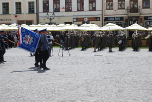 Na zdjęciu poczet sztandarowy Komendy Wojewódzkiej Policji w Rzeszowie.