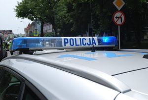 Na zdjęciu belka policyjnego radiowozu.