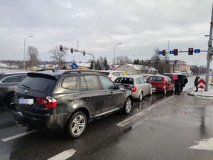 Na zdjeciu pojazdy biorące udział w zdarzeniu.