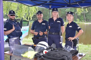 Na zdjęciu umundurowani policjanci z komisariatu w Głogowie Małopolskim.