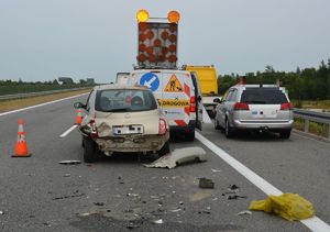 Na zdjęciu pojazdy biorące udział w zdarzeniu.