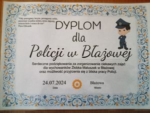 Na zdjeciu pamiątkowy dyplom od dzieci ze Żłobka Maluszek z podziękowaniem dla policjantów.