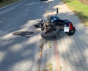 Na zdjęciu motocykl marki Yamaha, jaki brał udział w kolizji drogowej na ulicy 3 maja w Głogowie Małopolskim.