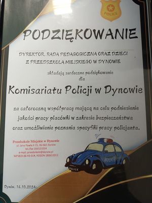 Na zdjęciu podziękowania dla dynowskich policjantów za udział w spotkaniu.