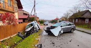 Na zdjęciu pojazdy biorące udział w zdarzeniu drogowy w Nowym Kamieniu.