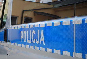 Na zdjeciu policyjna furgonetka.