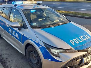 Na zdjeciu policyjny radiowóz.