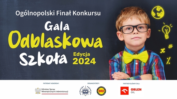 Na  zdjęciu chłopiec ubrany w koszulę w kratkę, pod szyją czarna muszka, na nosie korekcyjne okulary w czarnej oprawie. Z lewej strony napis Ogólnopolski Fina Konkursu Gala Odblaskowa szkoła Finał 2024.