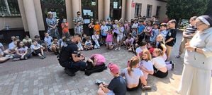 Zdjęcie ze spotkania dzielnicowego z uczniami SP nr 10 w Rzeszowie.