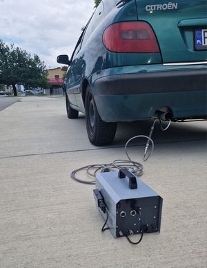 Na zdjęciu kontrolowany pojazd.