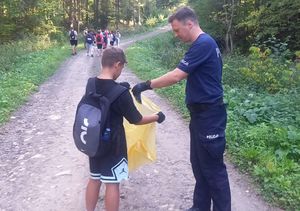 Zdjęcia z akcji "Sprzątanie świata".