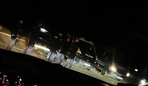 Na zdjęciu policjanci zaangażowani w nocne poszukiwania.