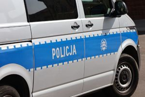 Na zdjęciu belka policyjnego radiowozu.