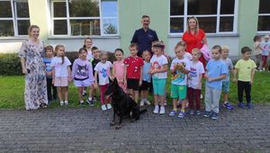 Dzielnicowy na spotkaniu z uczniami SP nr 17.