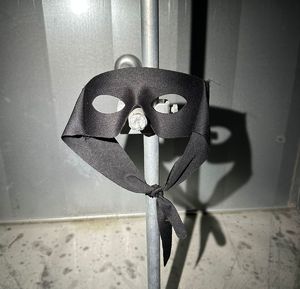 Na zdjęciu opaska na oczy.