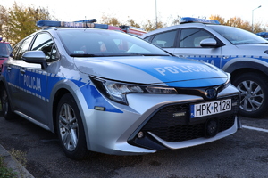 Na zdjęciu policyjne radiowozy.