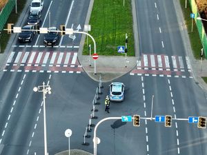 Na zdjęciu ulica widziana z góry.