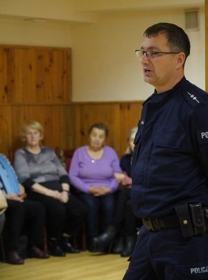 Na zdjęciu asp. Grzegorz Bułdys, dzielnicowy z Posterunku Policji w Błażowej.