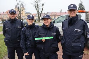 Na zdjęciu umundurowani policjanci.