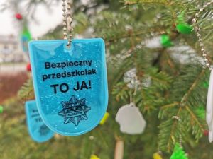 Na zdjęciu zawieszka odblaskowa.