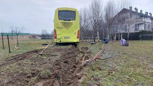 Zdjęcie ze zdarzenia drogowego na Rondzie Kuronia.