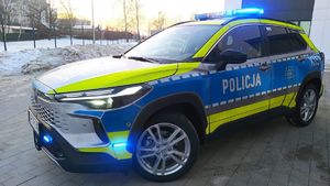 Na zdjęciu radiowóz Toyota Corolla Cross.