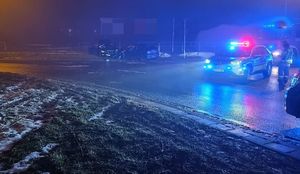 Na zdjęciu zderzenie dwóch pojazdów na rodzie Kuronia.