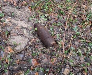 Na zdjeciu niewybuch.