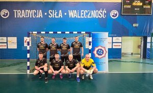 Na zdjęciu funkcjonariusze biorący udział w turnieju.