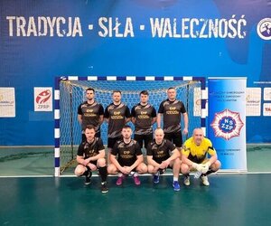 Na zdjęciu funkcjonariusze biorący udział w turnieju.