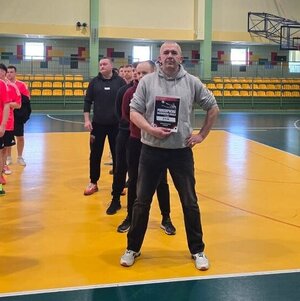 Na zdjęciu funkcjonariusze biorący udział w turnieju.