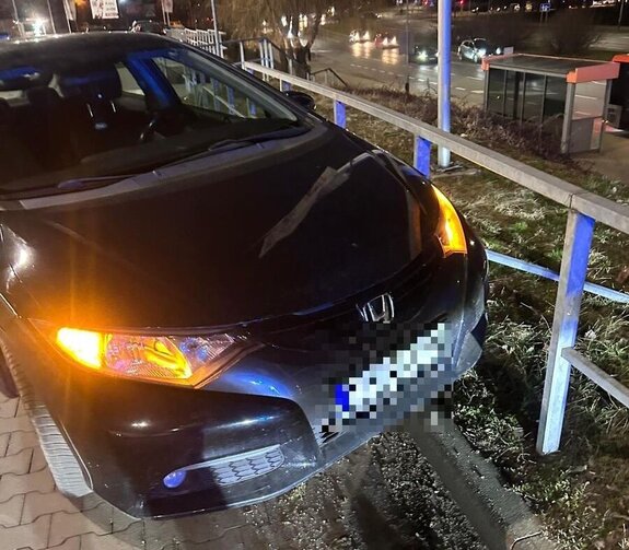 Na zdjęciu pojazd uczestniczący w zdarzeniu.