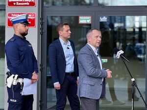 Na zdjęciu uczestnicy konferencji prasowej.