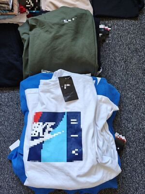 Na zdjeciu koszulki.