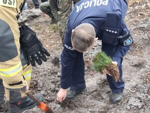 Na zdjęciu funkcjonariusz z Komisariatu Policji w Głogowie Małopolskim.