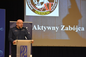 Na zdjęciu asp. sztab. Tomasz Surowiak z Wydziału Prewencji Komendy Miejskiej Policji w Rzeszowie.