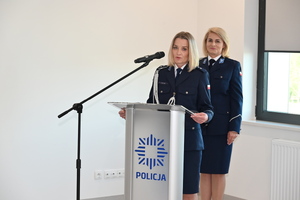 Na zdjęciu  Oficer prasowy komendanta miejskiego podkom. Magdalena Żuk oraz Naczelnik Wydziału Kadr i Szkolenia podkom. Emilia Blajer.