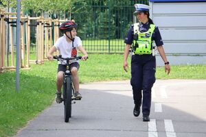 Policjanci egzaminowali uczniów z SP nr 6 w Rzeszowie na kartę rowerową.