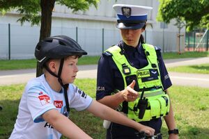 Policjanci egzaminowali uczniów z SP nr 6 w Rzeszowie na kartę rowerową
