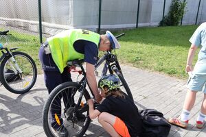 Policjanci egzaminowali uczniów z SP nr 6 w Rzeszowie na kartę rowerową.