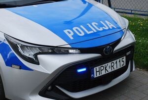 Fotografia przedstawia radiowóz policyjny