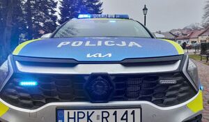 Zdjęcie przedstawia radiowóz policyjny