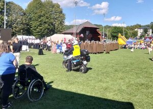 Policjanci na targach służb mundurowych w Błażowej