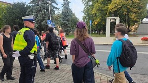 Zdjęcie przedstawia zabezpieczenie marszu równości
