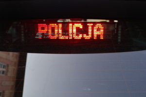 Na zdjeciu napis policja.